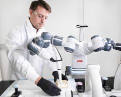 ABB utvikler roboter for å gjennomføre repeterende, skjøre og hverdagslige oppgaver sammen med mennesker.