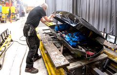 Alle takboksene er pakket med utstyret som følger med. Alle boksene er lastet likt med maksimalt tillatt last, så nær som én av boksene som ikke kan lastes med mer enn 50 kilo. (Foto: NAF/Testfakta)
