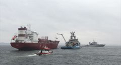 – Det at man så tyske, danske, svenske og norske fartøy løse oppgaver i skjønn forening til sjøs, med innsetting av norsk mannskap på svensk båt fra norsk helikopter gjorde inntrykk, sier Svindseth.