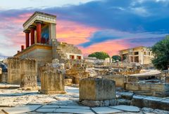PALASS FRA BRONSEALDEREN: Få med deg et besøk til fascinerende Knossos når du ferierer på Kreta. Foto: Istockphoto