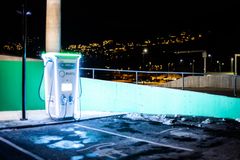 ABB og Eviny installerer verdens raskeste elbillader i Norge, her fra Oasen Senter i Bergen.