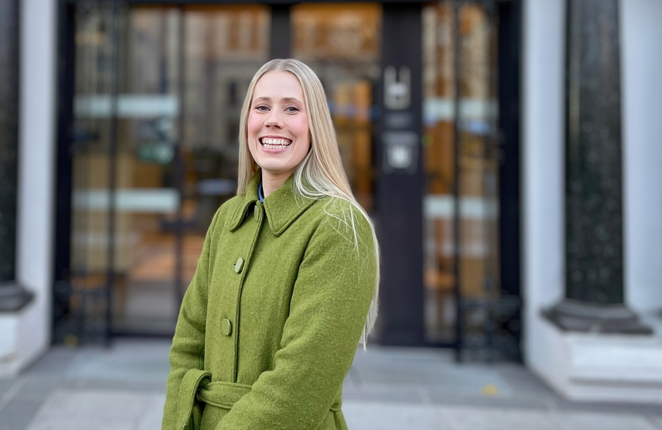 Elisabeth grønn liggende