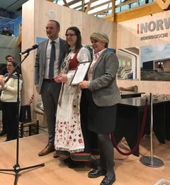 Landbruks- og Matminister Jon Georg Dale, Ingebjørg Nybø fra Nøgne Ø og Nina Sundqvist fra Matmerk.