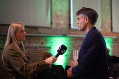 Her blir Einar Wilhelmsen intervjuet av TV2 sammen med de andre vinnerne av Planteprisen.