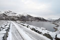 Magasinfyllingen i Vest-Norge (NO5) var 69 prosent ved utgangen av fjerde kvartal, som er 2 prosentpoeng over normalnivået. Bildet viser Stølsvatnet i Modalsvassdraget (arkivfoto)