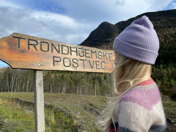 Nå kan fotturister gå langs Postveien på Ørskogfjellet uten å være redd for trafikkfarlige situasjoner. Foto: Marit Krekvik, Statens vegvesen.