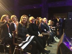 Kulturminister Linda Hofstad Helleland åpnet konferansen «Kreativ arena» som ble holdt på Sentralen i Oslo den 15. november. Venstres leder, Trine Skei Grande, næringsminister Monica Mæland og administrerende direktør i Innovasjon Norge, Anita Krohn Traaseth, var blant flere andre som holdt innlegg. Foto: Elisabeth Fjørtoft/Kulturdepartementet