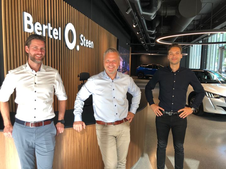 Fra venstre: markedssjef for Peugeot Kristian Neuberth, merkesjef for Peugeot Rune Hensel og fagansvarlig for nybil i Bertel O. Steen Detalj Marius Krogseth.