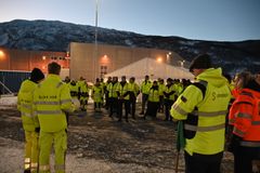 Representanter for lokale og nasjonale entreprenører var gjester ved markeringen, i tillegg til lokalt Bane NOR-ansatte med ulike oppgaver ved jernbaneanlegget i Narvik. Foto: Marianne Henriksen Bane NOR