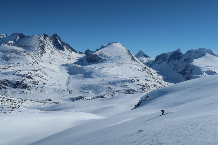Det er lite snø i Hurrungane, Vest Jotunheimen i år. Foto: Jostein Aasen, NVE