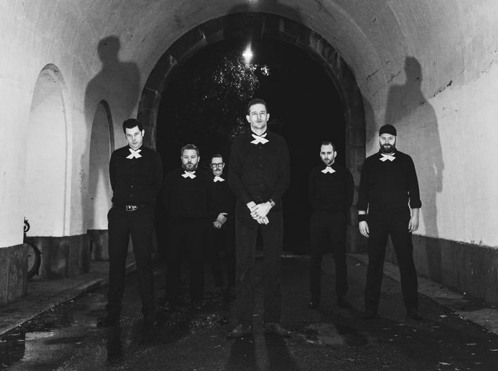 The Dogs går inn i helgen med en ordentlig gave til fansen, i form av en 7" vinyl med tidligere uutgitt musikk. Foto: Michaela Klouda