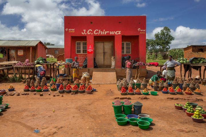 En markedsplass på vei ut av hovedstaden Lilongwe. Foto: Tine Poppe for Utviklingsfondet