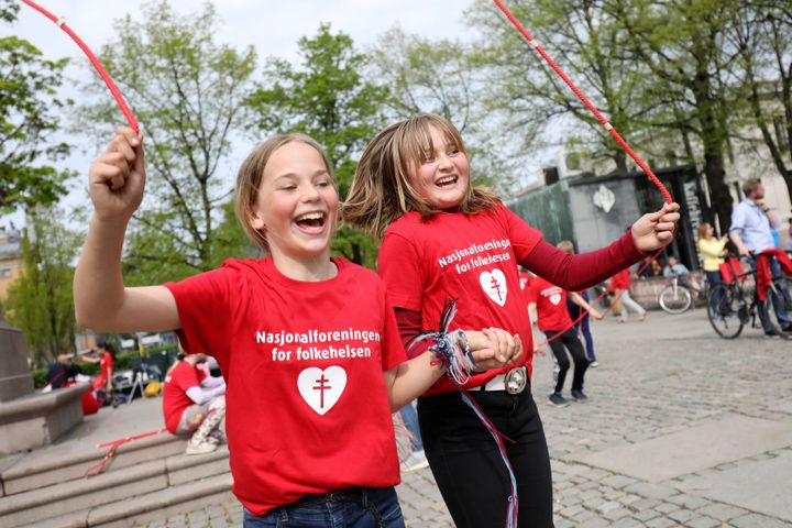 Elevene fra klasse 6C Korsvoll skole hoppet i gang konkurransen i Spikersuppa tirsdag 30. april. Foto: Anne Elisabeth Næss