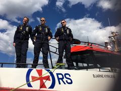 F.v. Kristian Lundemo, Magnus Hafslund og Espen Hole fra sjøredningskorpset i Bergen. 
Mannskapet på RS «Bjarne Kyrkjebø» var bare to minutter unna da et helikopter styrtet i Vågen i Bergen i mai 2017. Mannskapet fikk reddet tre personer om bord - David Tang, Charles Cheng og Quentin Smith (Captain Q). David Tang fikk hjertestans, men mannskapet
utførte HRL, som ambulansepersonalet fortsatte. Tang overlevde uten varige mén. Foto: TV2