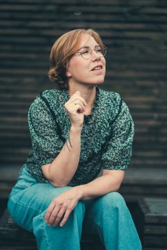 Birgit Torkildsby er en anerkjent interiørdesigner. Hun utgjør halvparten av podcasten Bonytts interiørprat. Hun holder foredrag om fargebruk og interiørtrender på Boligmesse. Foto: Bård Gundersen.