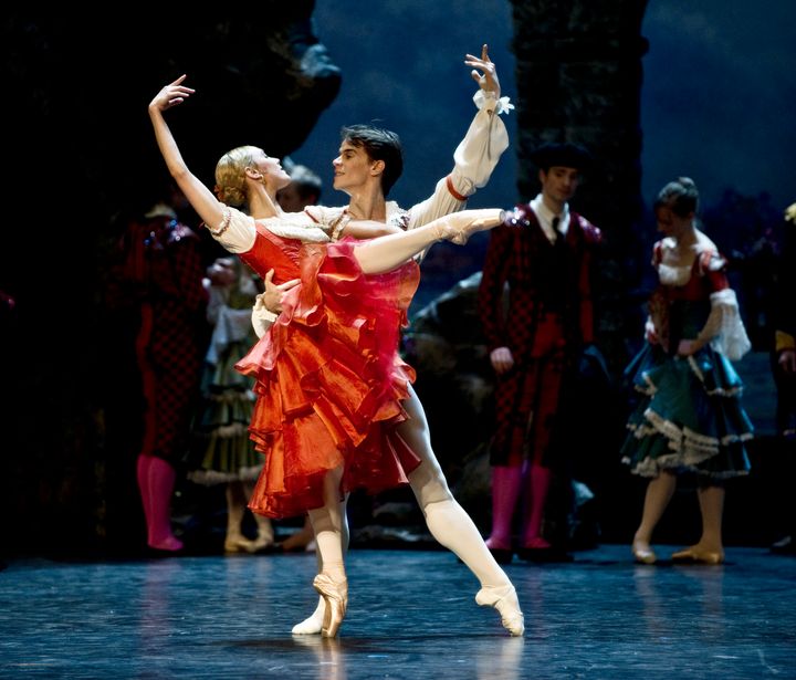 Yolanda Correa i rollen som Kitri og Yoel Carreño som Basilio. Foto: Erik Berg.