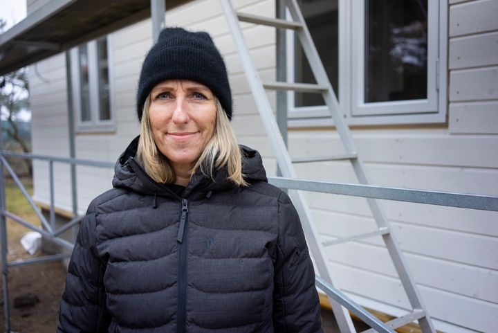 – Skal du pusse opp, anbefaler vi å prioritere tiltak som ruster huset for vær og vind, sier skadeforebygger i Fremtind, Therese Hofstad-Nielsen. Foto: Fremtind.