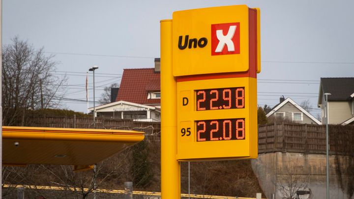Kutt i avgiftene må til for å få ned prisene på bensin og diesel, mener NAF (Foto: NAF)