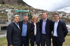 F.v.: Trond Rusten, prosjektdirektør i Bane NOR Eiendom, Svein Arild Steen-Mevold, adm. dir Scandic Hotels Norge, Connie Nyhaven, prosjektleder Bane NOR Eiendom, Tore Odfjell, daglig leder Odfjell Eiendom og Hans Erik Ringkjøb, ordfører Voss kommune