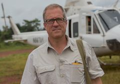 National Geographic-journalist Bryan Christy har viet mye av sitt liv til å rapportere om den ulovlige dyrehandelen. Han er en del av National Geographics nyopprettede etterforskningsenhet (SIU), som sammen med The Woodtiger Fund og The BAND Foundation, skal etterforske og bidra til å beskjempe dyresmugling.