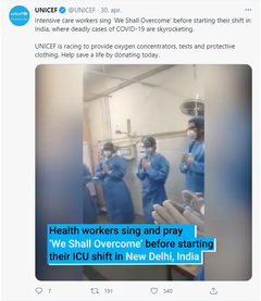 Sykehusansatte i India synger "We shall overcome" før dagens skift begynner. Skjermdump: UNICEF på Twitter