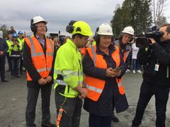 Statsminister Erna Solberg under dagens markering på Flesland, Bergen.