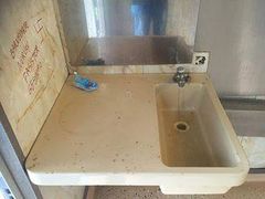 Hvileplassen på Svartskog er ikke et innbydende sted å ta morgenstellet. Foto: Gunnar Nordvik