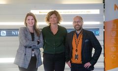 Ansvarleg redaktør i Nynorsk pressekontor Karoline Riise Kristiansen, avdelingsdirektør for fag og forsking ved Nasjonalbiblioteket og sjefredaktør og adm. dir i NTB Mads Yngve Storvik, er alle nøgde med samarbeidet om utviklinga av norsk språkteknologi. (Foto: Thomas Brun / NTB Kommunikasjon)