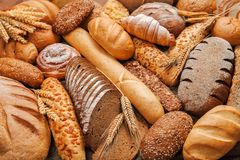 Mattilsynet sjekket i 2018 over 200 forskjellige brød og brødvarer. Hele 8 av 10 produkter hadde mindre eller større feil i forhold til regelverket. Nå er nesten alle feil rettet opp, eller produktene er tatt ut av sortimentet (Illustrasjonsfoto: Scanpix)