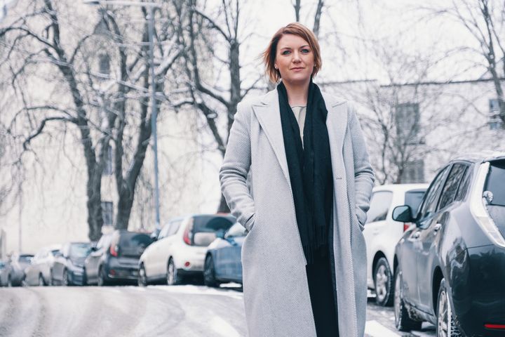Christina Bu, generalsekretær i Norsk elbilforening mener enkel tilgang til lading er viktig for å holde farten oppe i salget av elbiler (foto: Aksel Jermstad).