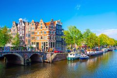 Båter og kanaler i Amsterdam