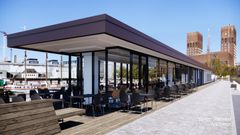 I Oslo havn åpner en ny akevittbar i et av Oslos mest spektakulære omgivelser. På Piren ytterst på Rådhusbrygge 2 kan gjestene hygge seg i historiske omgivelser. Illustrasjon: Kristin Jarmund Arkitekter