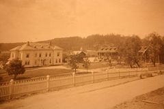 Historisk foto av Østerhaug gård i Heradsbygd. Foto: Privat