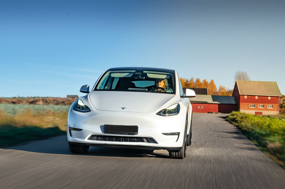 VW ID BUZZ TESLA MODEL Y-76.JPG