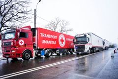 Illustrasjonsbilde av de første trailerne som kjørte inn i Ukraina etter at krigen brøt ut. Kredinor støtter Røde Kors sitt arbeid i Ukraina med kr 250 000,-, som skal gå til nødhjelpsarbeid. Foto NTB/Annalisa Ausilio, Italia Røde Kors