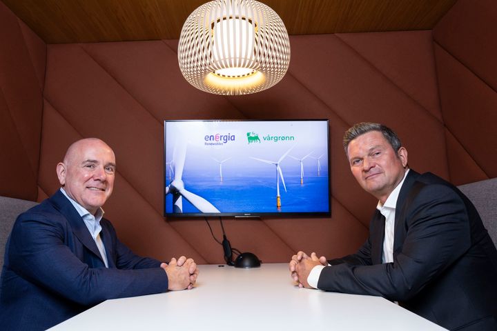 Ian Thom (t.v.), konsernsjef i Energia Group, og Olav Hetland (t.h.), konsernsjef i Vårgrønn.