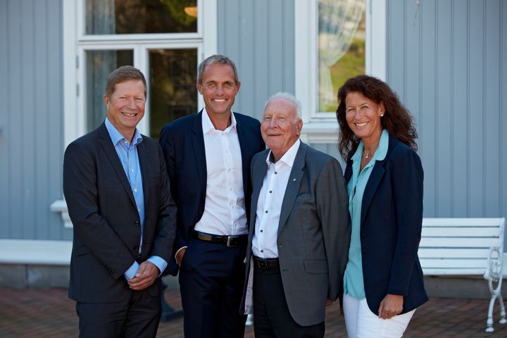 Regionsdirektør Terje Bernton og adm. direktør Marius Hayler i Bertel O. Steen Detalj AS opplever Lillehammer-Bil som et verdifullt supplement for Bertel O. Steen Detalj i Lillehammerregionen. Nåværende eiere Kjell Åge Skyttermoen og Ingvild Skyttermoen er glade for at selskapet blir tilført nødvendige ressurser for å holde seg i tet av utvikling.
Foto: Bertel O. Steen / Jarle Nyttingnes