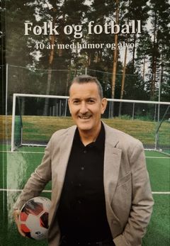"Folk og Fotball - 40 år med humor og alvor" er å regne som en tidsreise i norsk fotball.