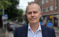 Tore Rem har vært hovedredaktør for de nye oversettelsene av Henrik Ibsens verk. Foto: Silje Pileberg.