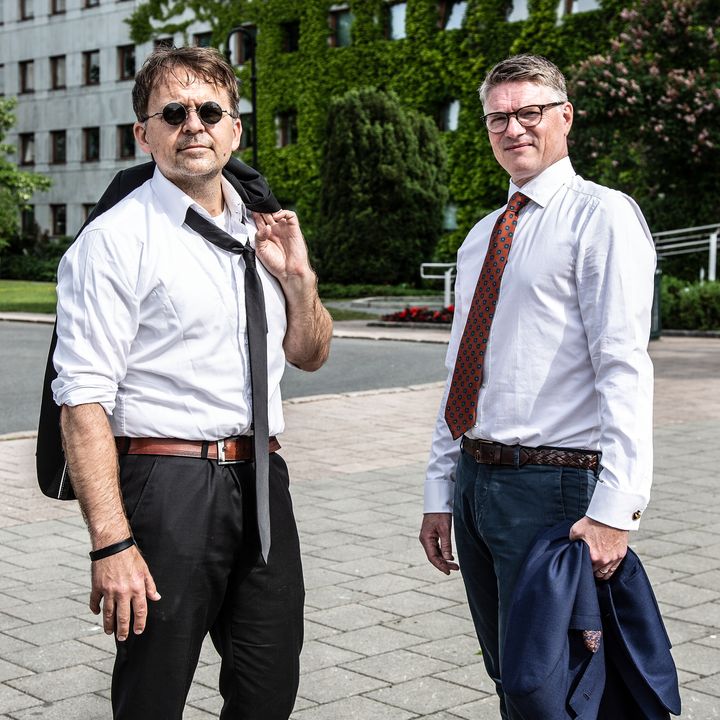Serieskaper Gjermund Stenberg Eriksen (til v.) og programleder Shaun Henrik Matheson viderefører formelen bak «Trump mot verden» til sin nye podkast «Popkorn og politikk». FOTO: NRK