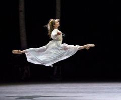 Eugenie Skilnand som Anna Karenina (2019). Foto: Erik Berg