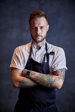 Kjøkkensjef Jimmy Øien ved restauranten Rest er en forkjemper for at all mat som produseres skal spises opp. (Foto: Stian Broch)