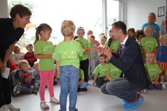 Holmenveien barnehage er blitt et storslagent barnehageanlegg, med et romslig nytt bygg og et nydelig rehabilitert, verneverdig sveitservilla. Totalt skal det være 13 baser i de to byggene i bydel Vestre Aker. Byråd for kultur og næring, Hallstein Bjercke, sto for åpningen.