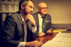 Kjetil Jacobsen (t.v) og kollegaen Jon Egil Kraggerud har begge vært arrangert Boligmesser i 20 år. Foto: Bård Gundersen
