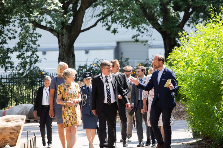 Kronprinsen ble tatt i mot av rektor ved UiO Svein Stølen, museumsdirektør Tone Lindheim og Klimahusleder Brita Slettemark