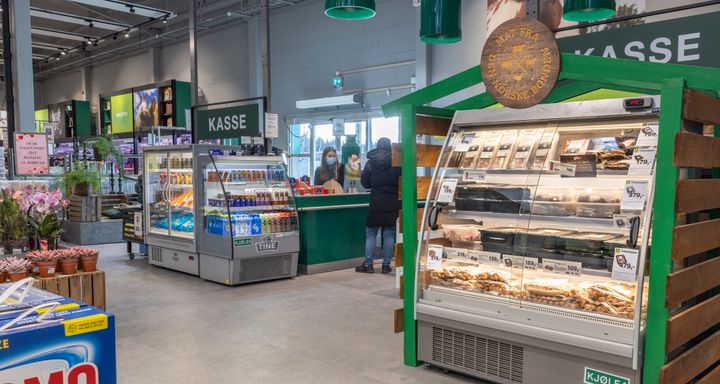 MATSATSING: Kjøledisker som disse vil få sentral plassering i den nye butikken når Felleskjøpet i Tromsø innlemmes i bondesamvirkets satsing på salg av kvalitetsmat fra den norske bonden. (Foto: Espen Soll)