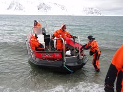 Kystverket og Sysselmannen på Svalbard rigger for tidenes største oljevernaksjon på Svalbard. Arkivfoto: Kystverket