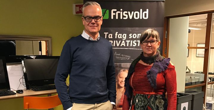 PÅ BESØK. Konsernsjef (Erik Brandt) var på besøk hos Frisvold Privatgymnas i Tromsø og rektor (Turi Sandbakken) i midten av forrige uke.