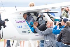 Mandag 18. juni 2018 var Avinors konsernsjef Dag Falk-Petersen pilot og samferdselsminister Ketil Solvik-Olsen passasjer under Norges første elektriske flyvning på Oslo lufthavn. (Foto: Avinor)