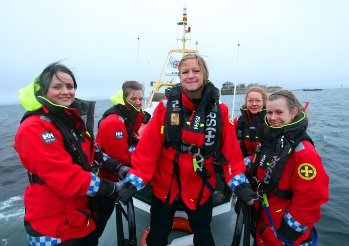 Denne gjengen fra det frivillige sjøredningskorpset i Trondheim representerer fem av et frivillig mannskap på totalt 930 menn og kvinner som legger ned tusenvis av timer hvert år for at alle vi andre kan ta fri med vissheten om at Redningsselskapet er i beredskap.